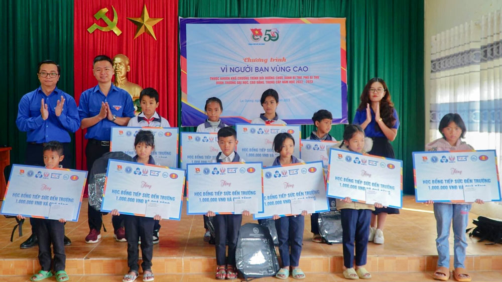 Tuổi trẻ Lạc Dương với Chương trình “Vì người bạn vùng cao”