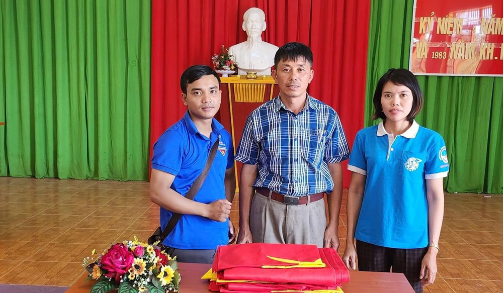 Phụ nữ Di Linh với công trình tuyến đường cờ Tổ quốc