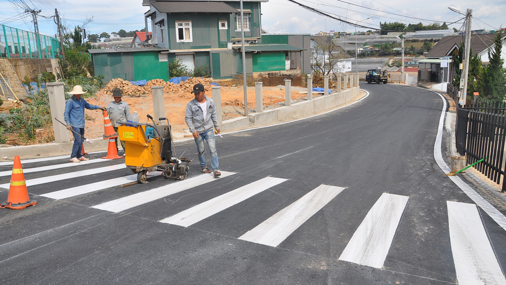 Hiến đất làm đường ở Đà Lạt