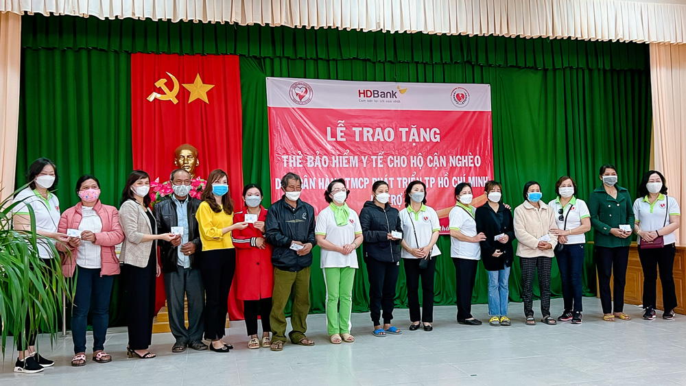 Tặng thẻ Bảo hiểm y tế - lan tỏa yêu thương