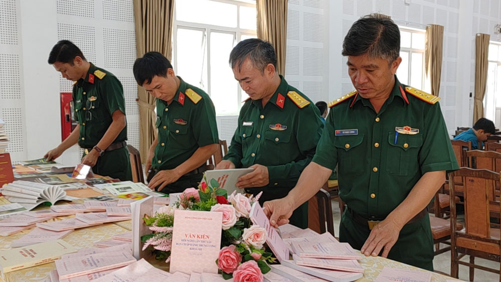 Ngày Sách và Văn hoá đọc trong lực lượng vũ trang