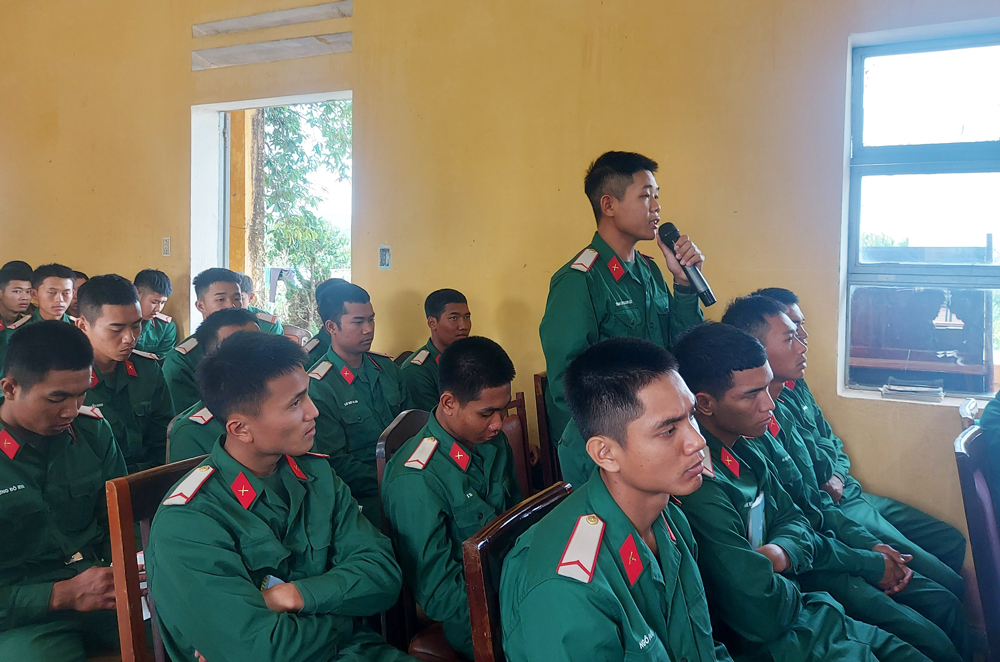 Đối thoại dân chủ cơ sở tại Trung đoàn Bộ binh 994