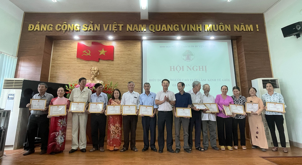 Đạ Tẻh: Biểu dương Người cao tuổi tiêu biểu làm kinh tế giỏi giai đoạn 2018 - 2023
