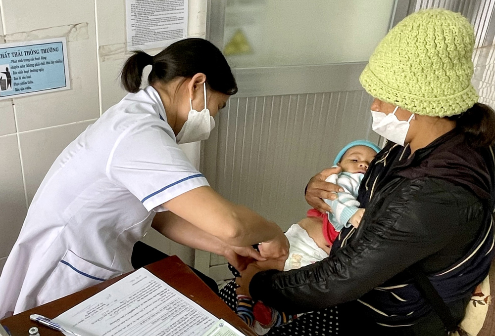 Tăng cường thu dung, điều trị và dự phòng các bệnh truyền nhiễm