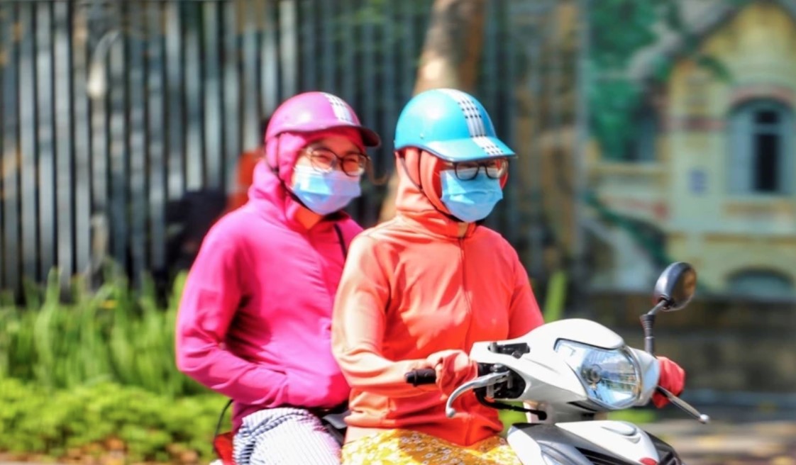 Nhiều khu vực ngày nắng nóng, chiều tối và đêm có mưa dông