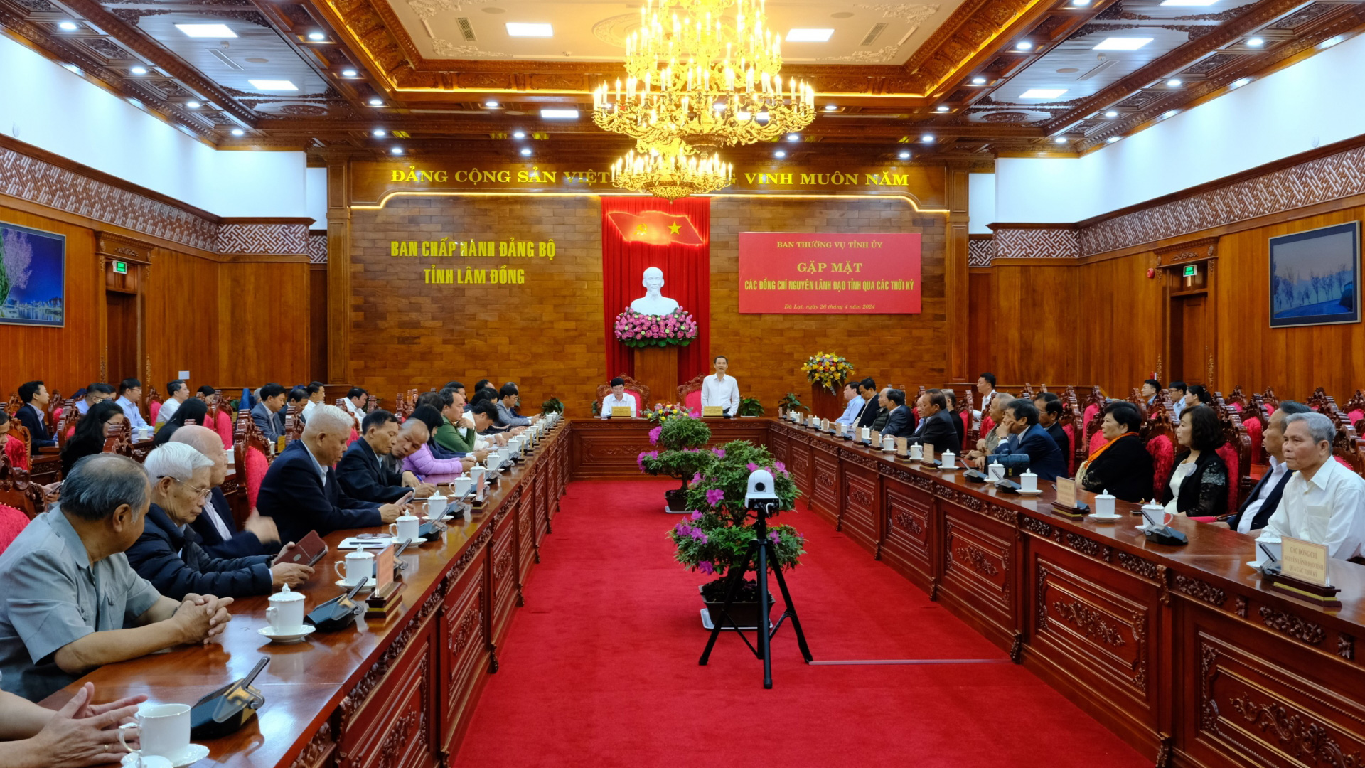 Ban Thường vụ Tỉnh ủy gặp mặt các đồng chí nguyên lãnh đạo tỉnh qua các thời kỳ