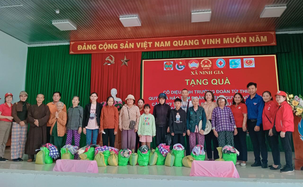Đức Trọng: Trao 500 phần quà cho người dân có hoàn cảnh khó khăn