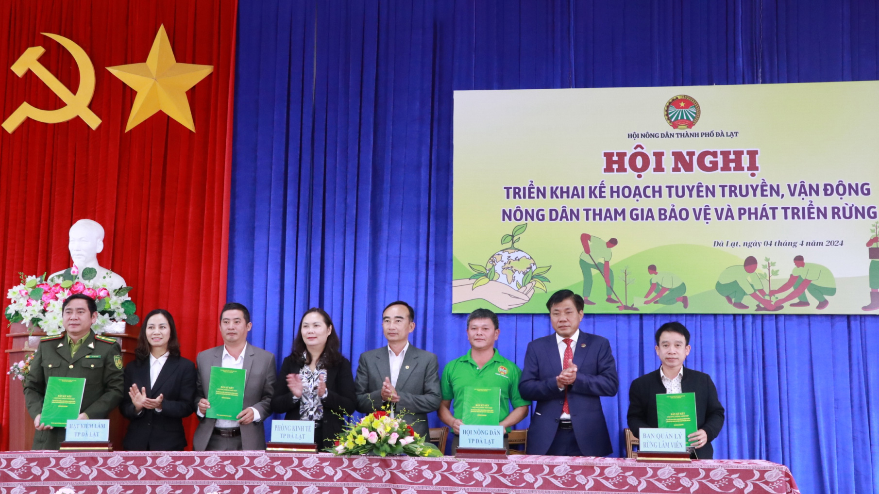 Tuyên truyền, vận động nông dân tham gia bảo vệ và phát triển rừng