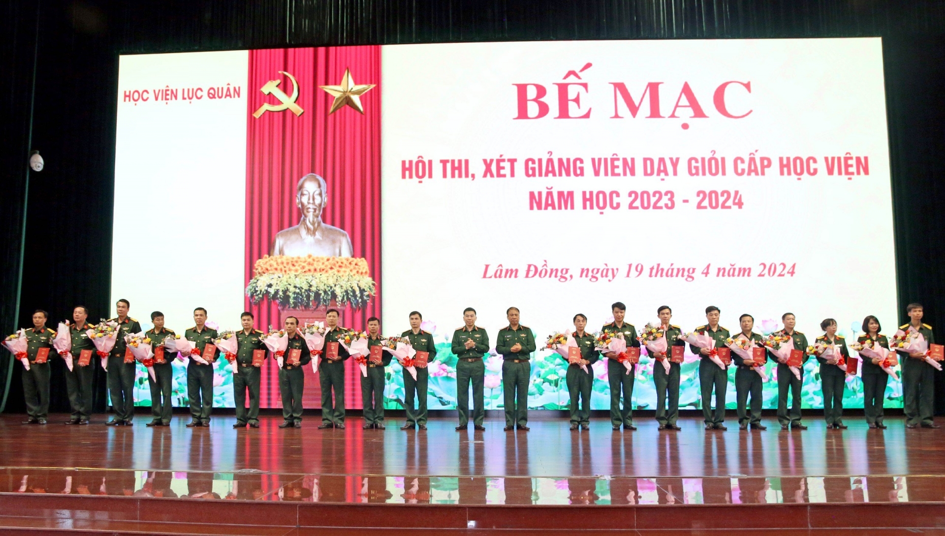 20 giảng viên Học viện Lục quân được công nhận giảng viên dạy giỏi cấp Học viện năm học 2023 - 2024