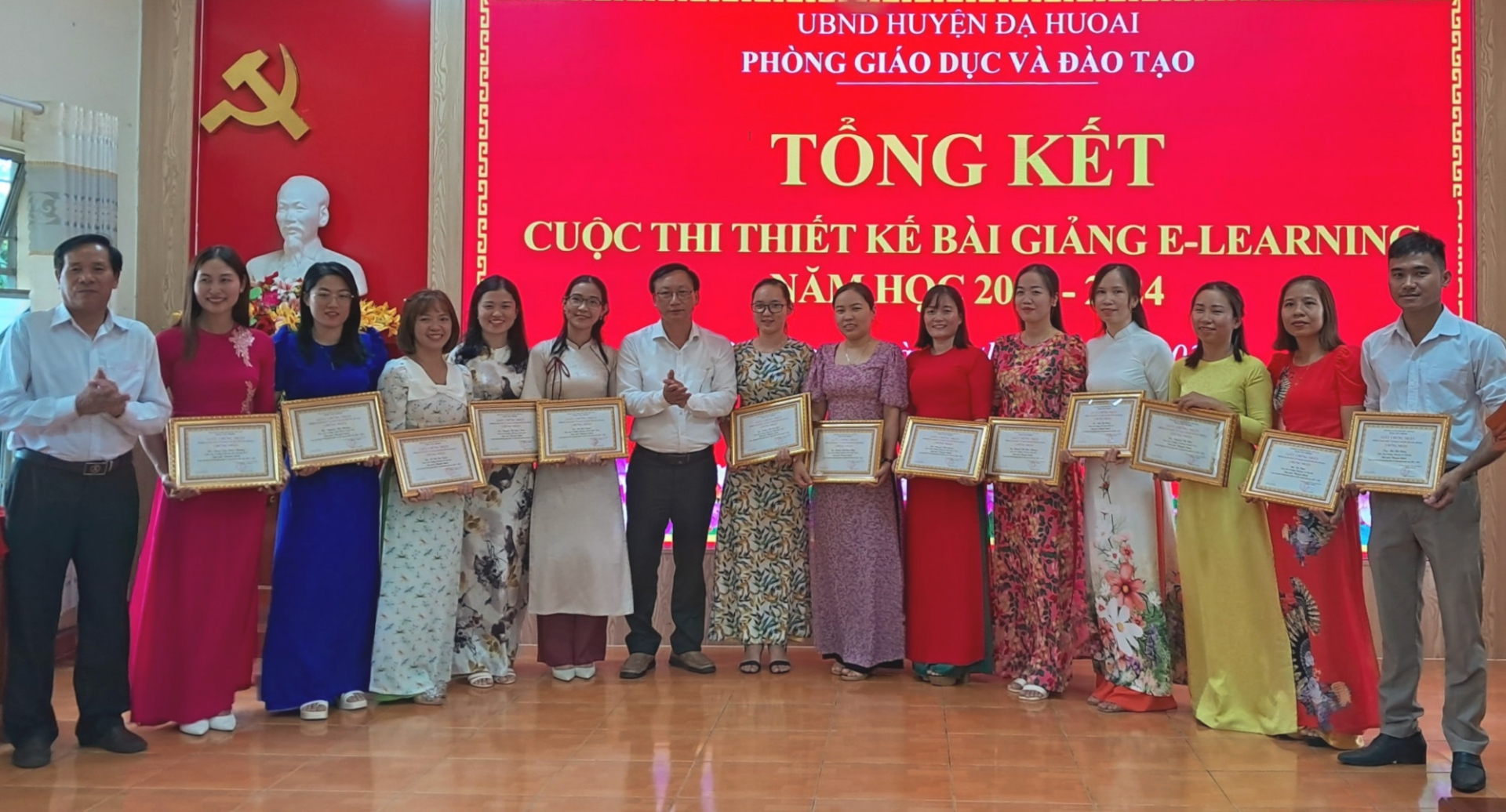 Đạ Huoai: Trao chứng nhận giáo viên dạy giỏi cấp huyện cho 39 giáo viên bậc Tiểu học