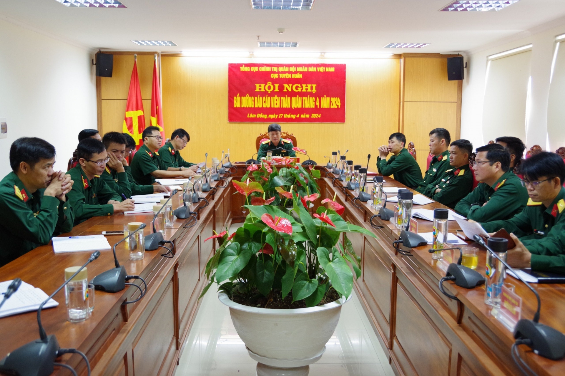 Hội nghị báo cáo viên toàn quân tháng 4/2024