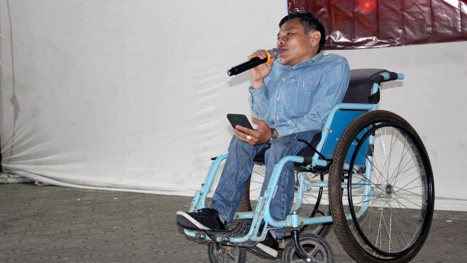 Chương trình văn nghệ “Thắp sáng ngọn lửa yêu thương”
