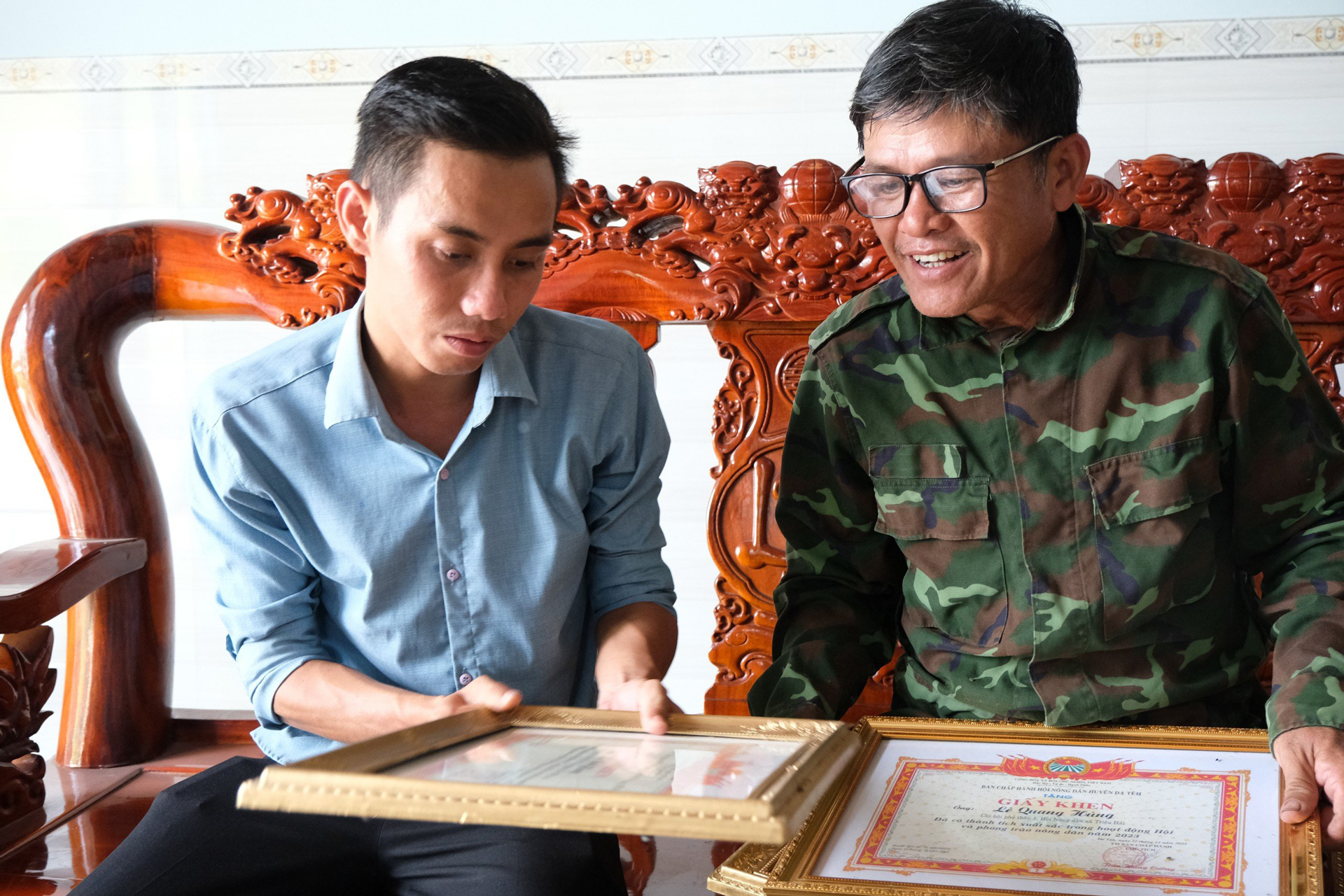 Cho đi những giọt máu hồng