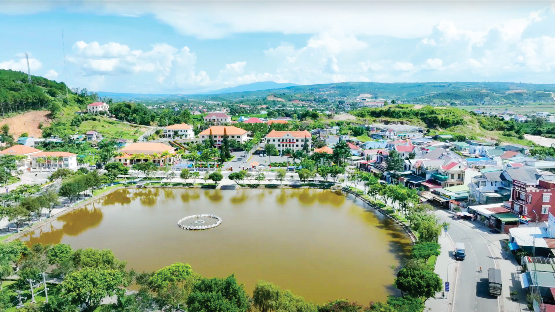 Khơi dậy tinh thần thi đua yêu nước
