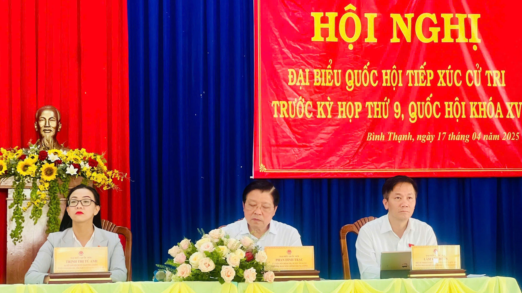 Đồng chí Phan Đình Trạc - Trưởng Ban Nội chính Trung ương tiếp xúc cử tri Đức Trọng
