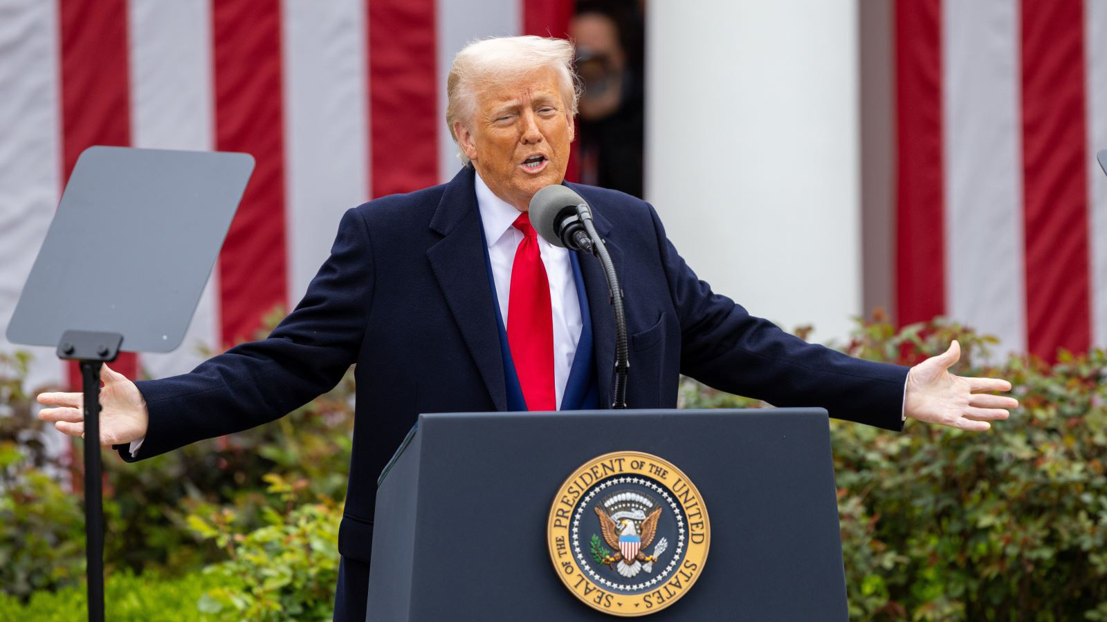 Tổng thống Trump hoãn áp thuế 90 ngày, tăng thuế với Trung Quốc lên 125%