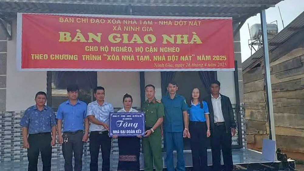 Đức Trọng: Trao nhà cho hộ cận nghèo