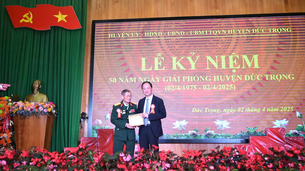 Chủ tịch UBND tỉnh Lâm Đồng Trần Hồng Thái dự Lễ Kỷ niệm 50 năm Ngày Giải phóng Đức Trọng