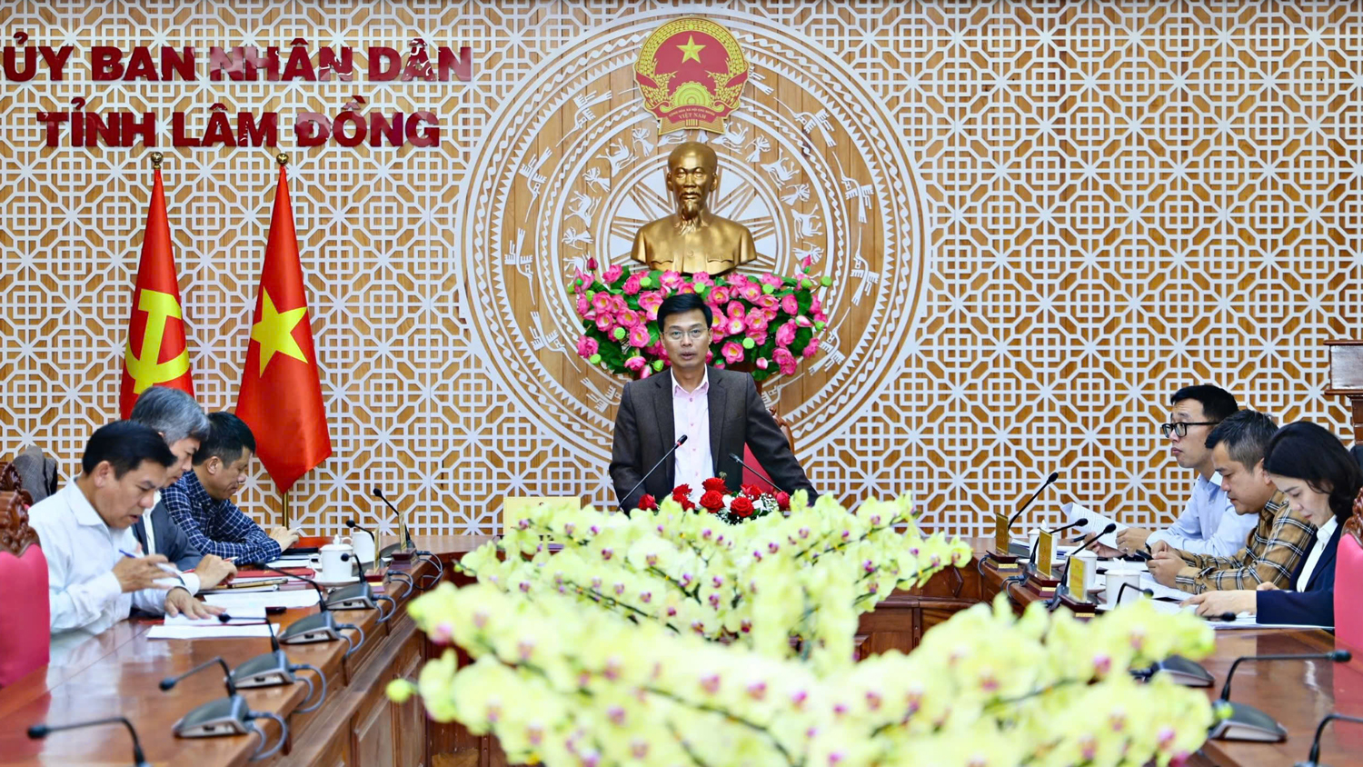 Phó Chủ tịch UBND tỉnh Lâm Đồng Đinh Văn Tuấn làm việc trực tuyến với lãnh đạo 2 huyện Di Linh và Đam Rông