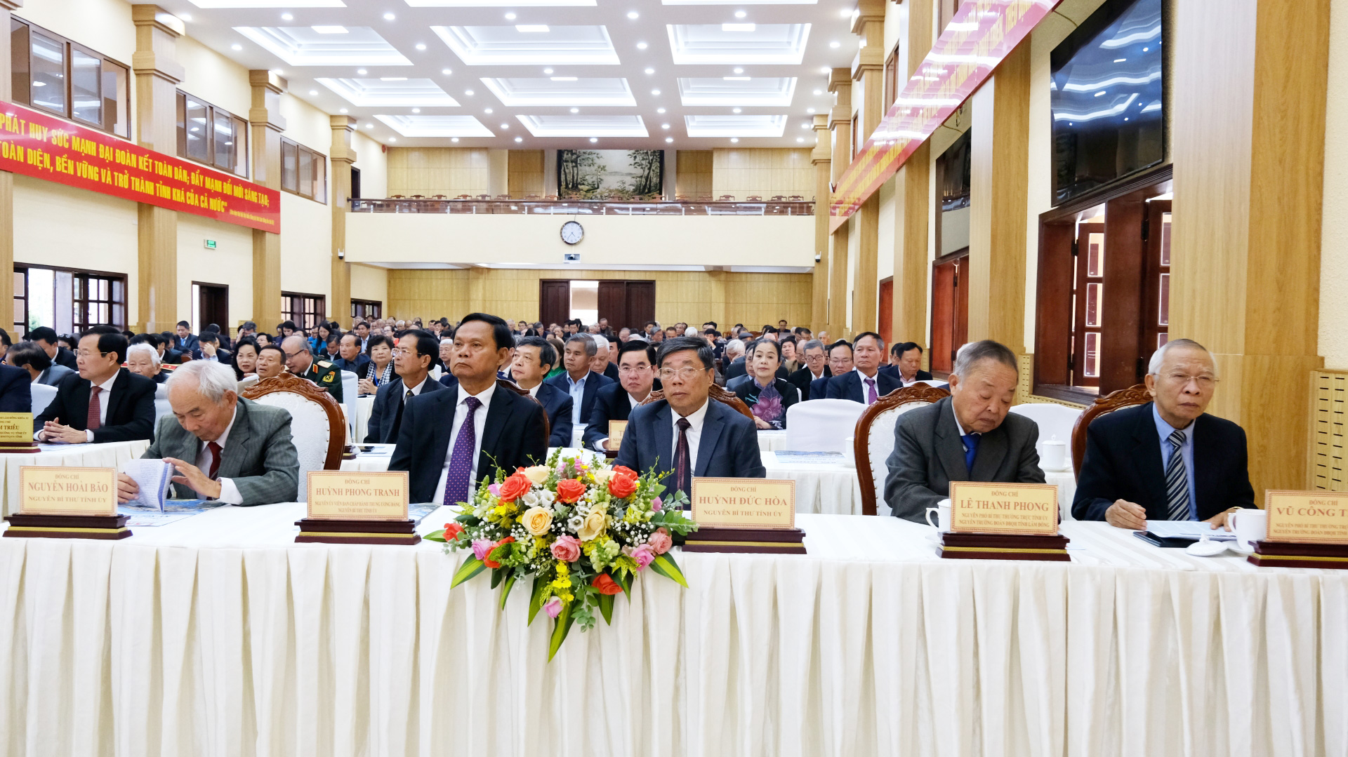 Gặp mặt nguyên cán bộ lãnh đạo tỉnh các thời kỳ nhân kỷ niệm 50 năm Ngày Giải phóng Lâm Đồng