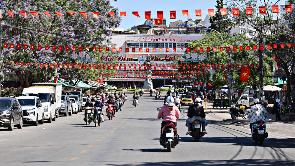 Đà Lạt: Thời tiết mát mẻ, đường sá thông thoáng trong sáng ngày đầu nghỉ Lễ 30/4 - 1/5