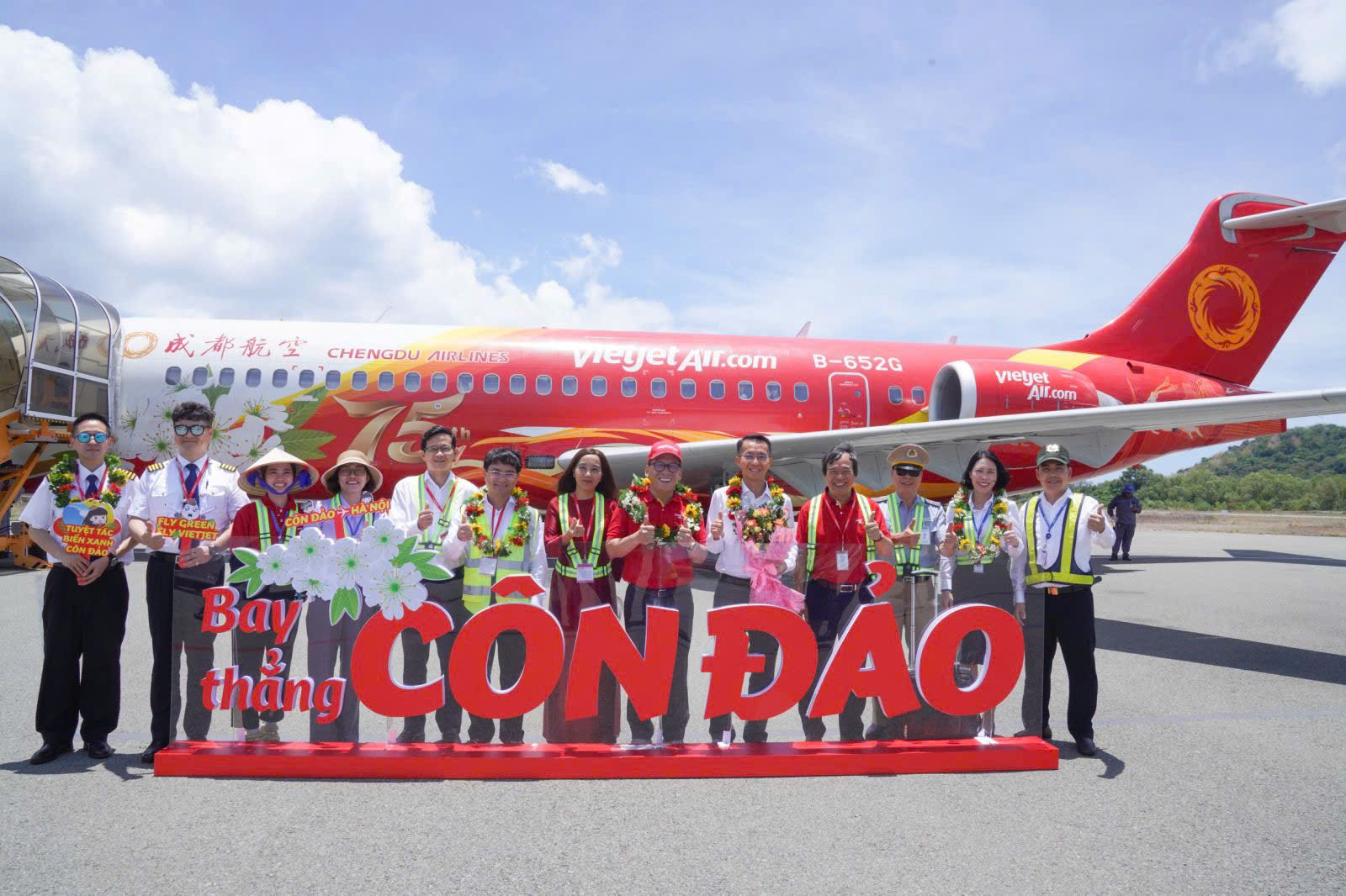 Vietjet khai trương cùng lúc 2 đường bay kết nối Hà Nội và TP Hồ Chí Minh với Côn Đảo