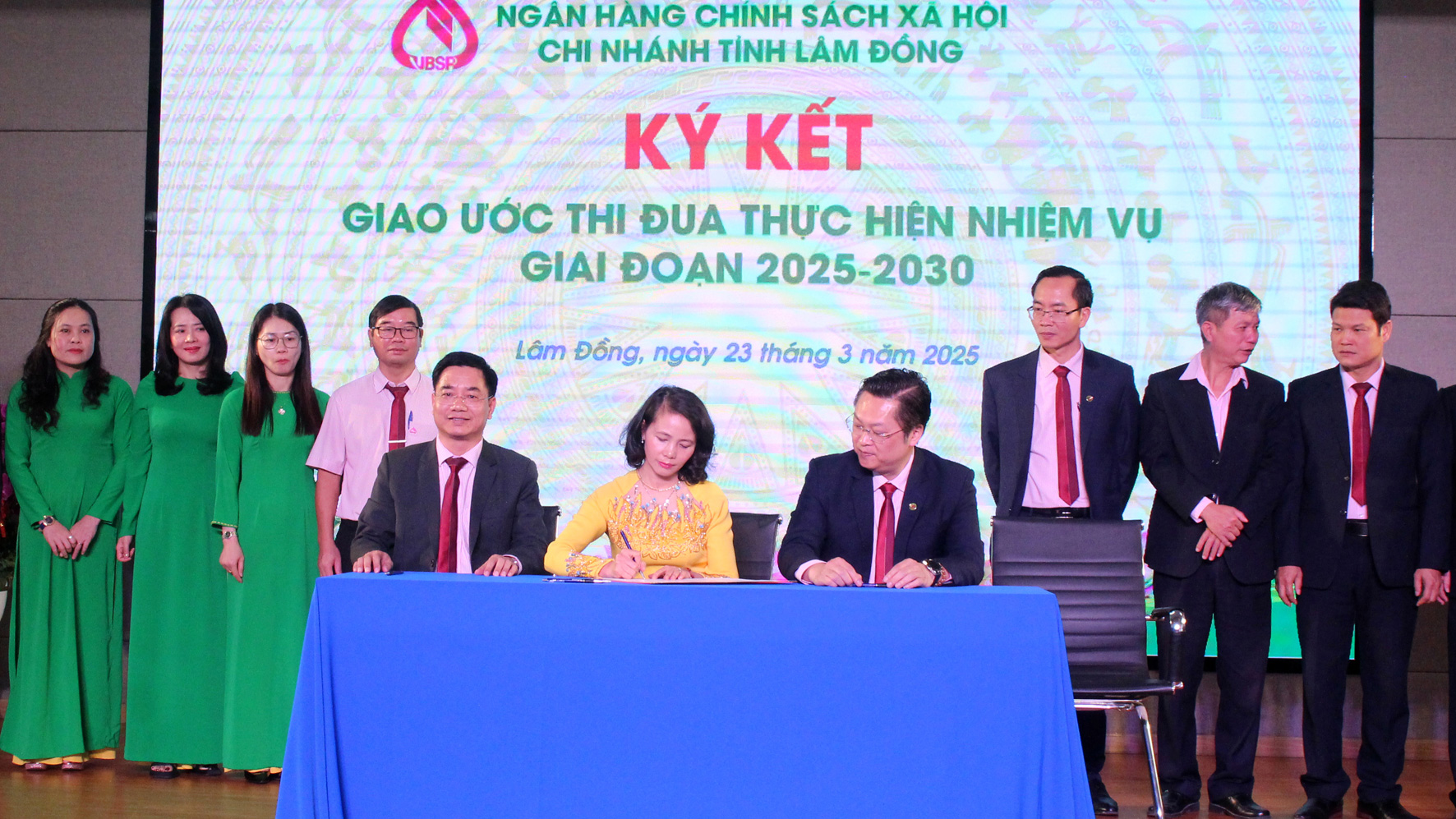 Hiệu quả từ các phong trào thi đua ở Ngân hàng Chính sách xã hội