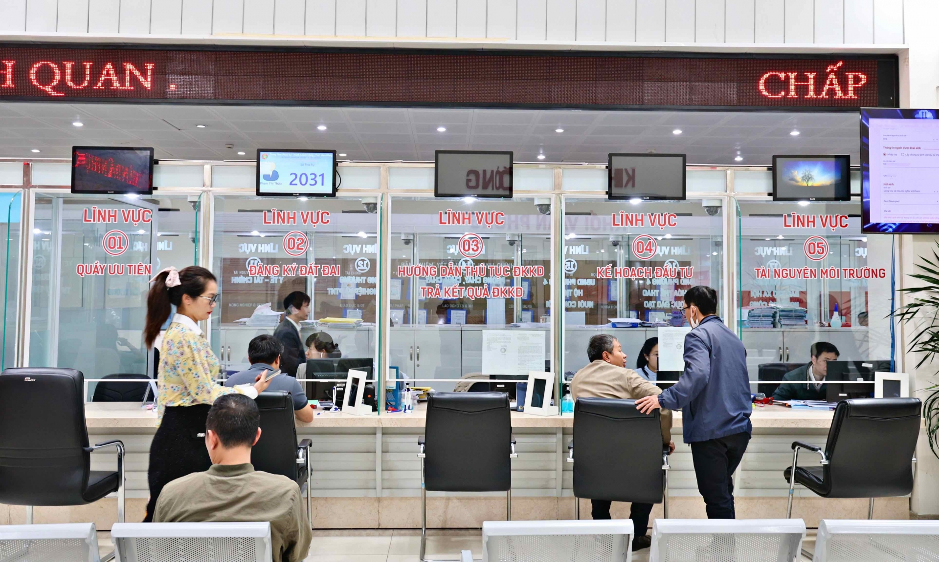 100% các sở, ngành, địa phương xếp loại xuất sắc về chất lượng phục vụ người dân, doanh nghiệp trong thực hiện thủ tục hành chính