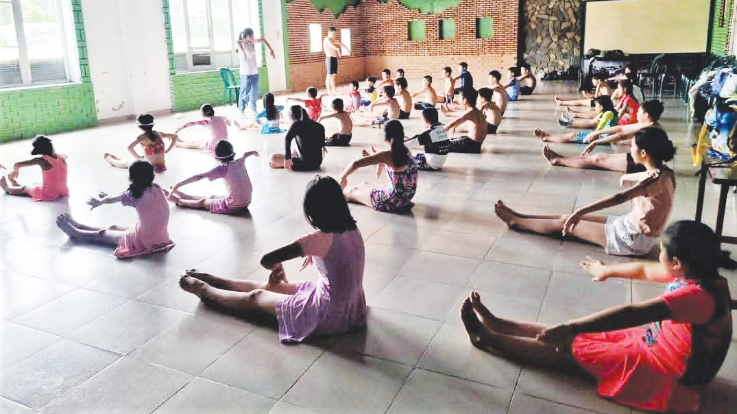 Dạy bơi miễn phí cho học sinh có hoàn cảnh khó khăn
