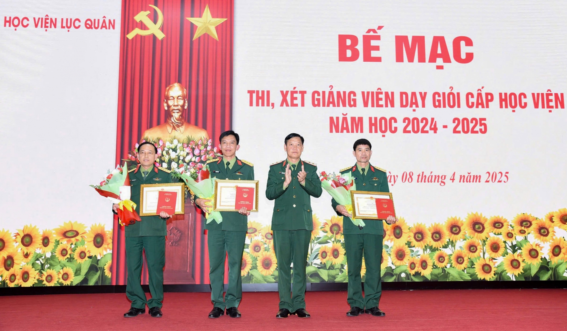 Công nhận 28 giảng viên dạy giỏi cấp Học viện Lục quân năm học 2024 - 2025
