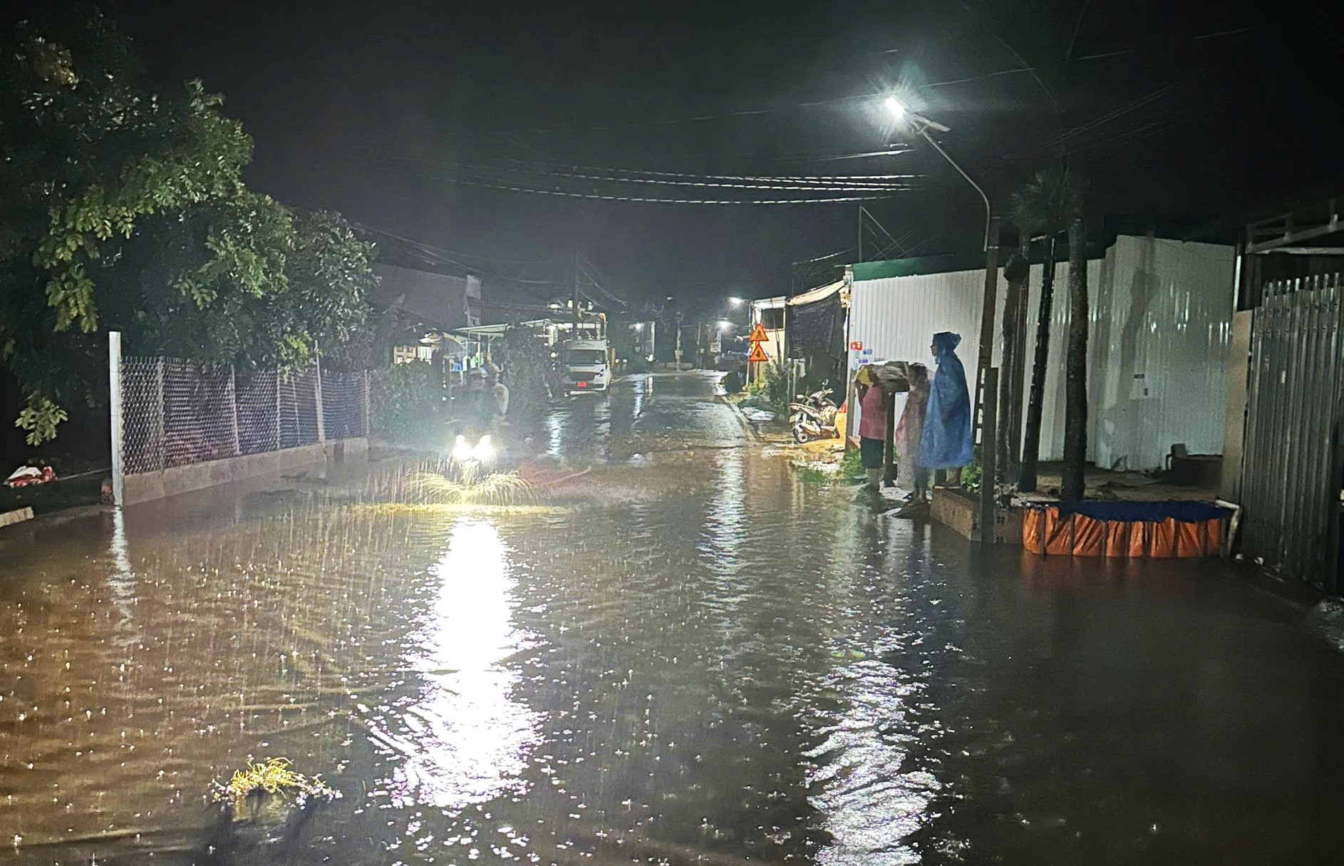 Bảo Lâm: Mưa lớn khiến hơn 10 hộ dân ở xã Lộc Nam bị ngập nặng