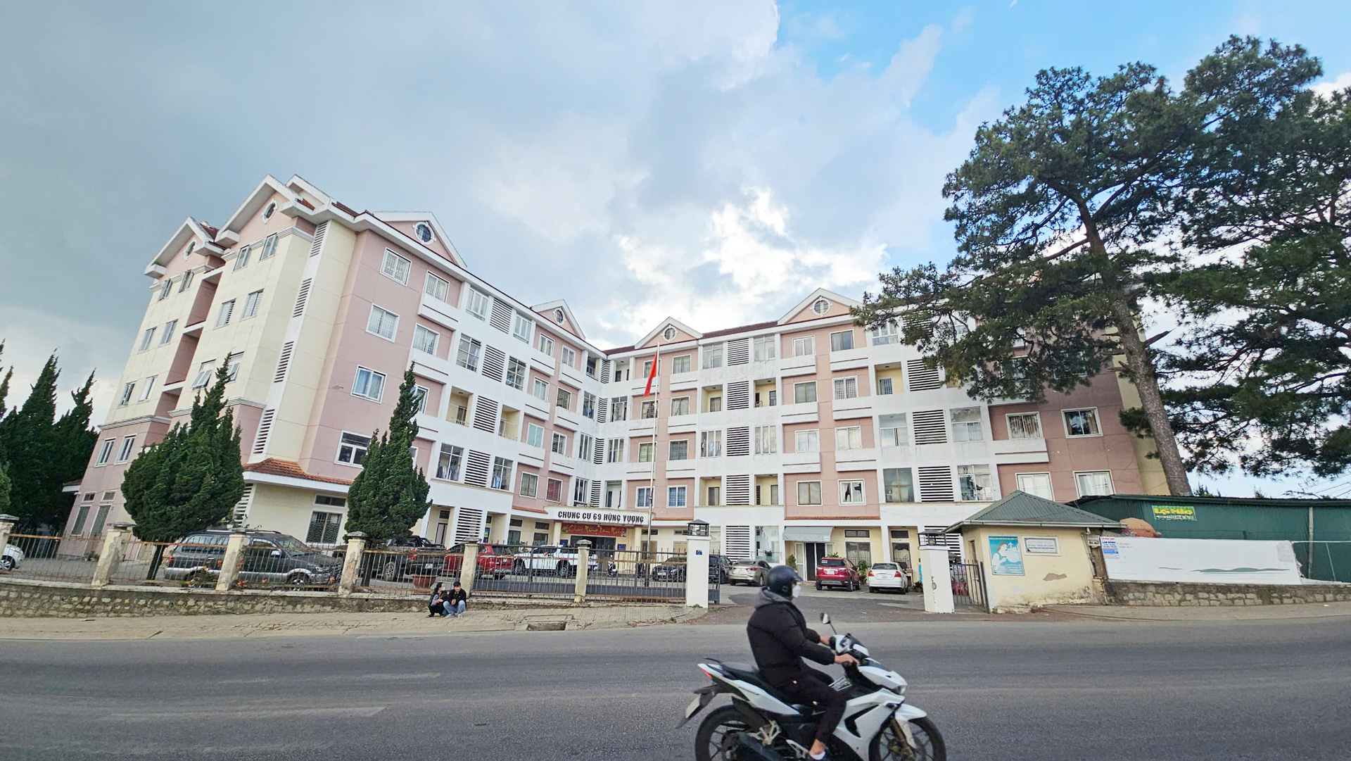 Đấu giá nhiều nhà, đất công sản 