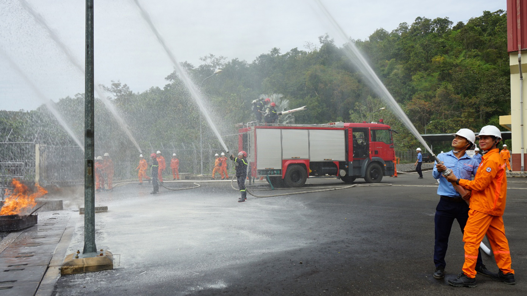 Công ty Thủy điện Đại Ninh chủ động phát quang chống cháy khi bước vào mùa khô