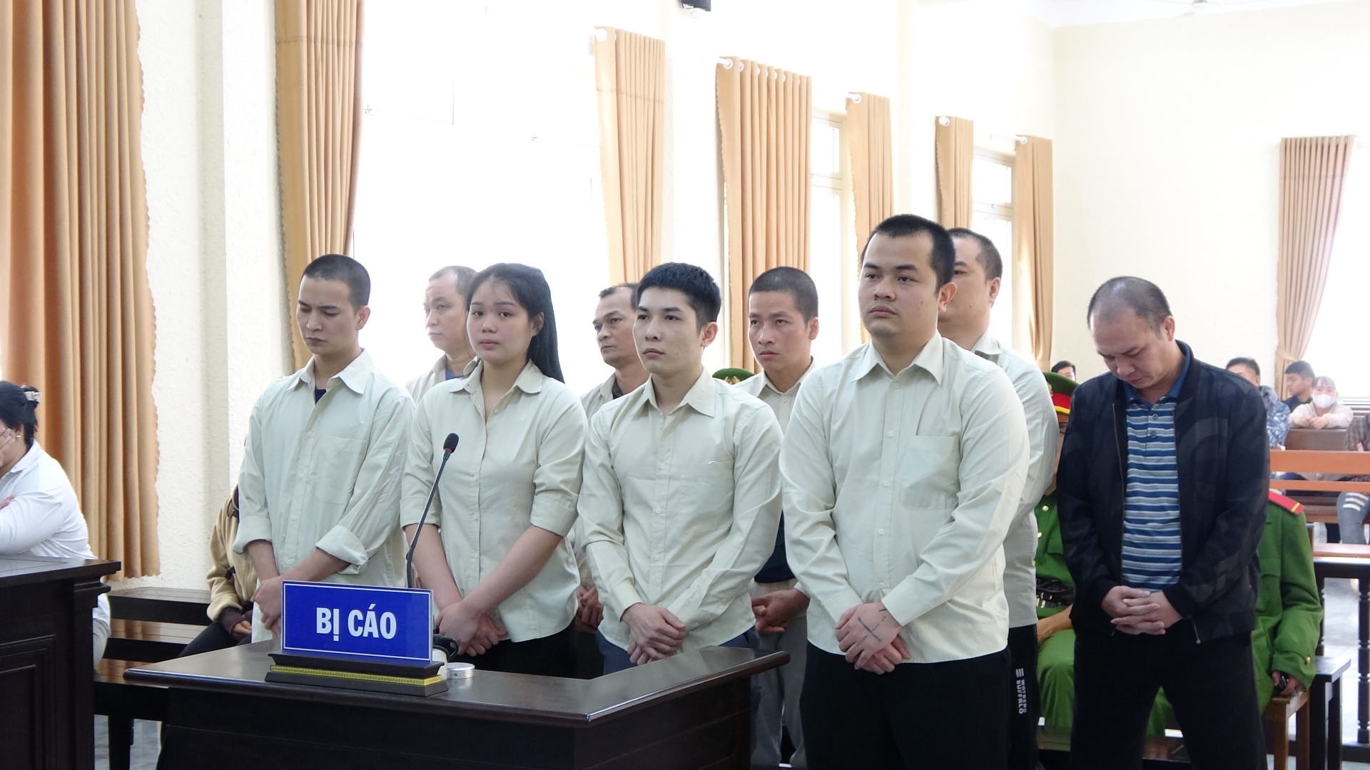 Sử dụng thuốc hướng thần để lừa đảo, 9 bị cáo lãnh án