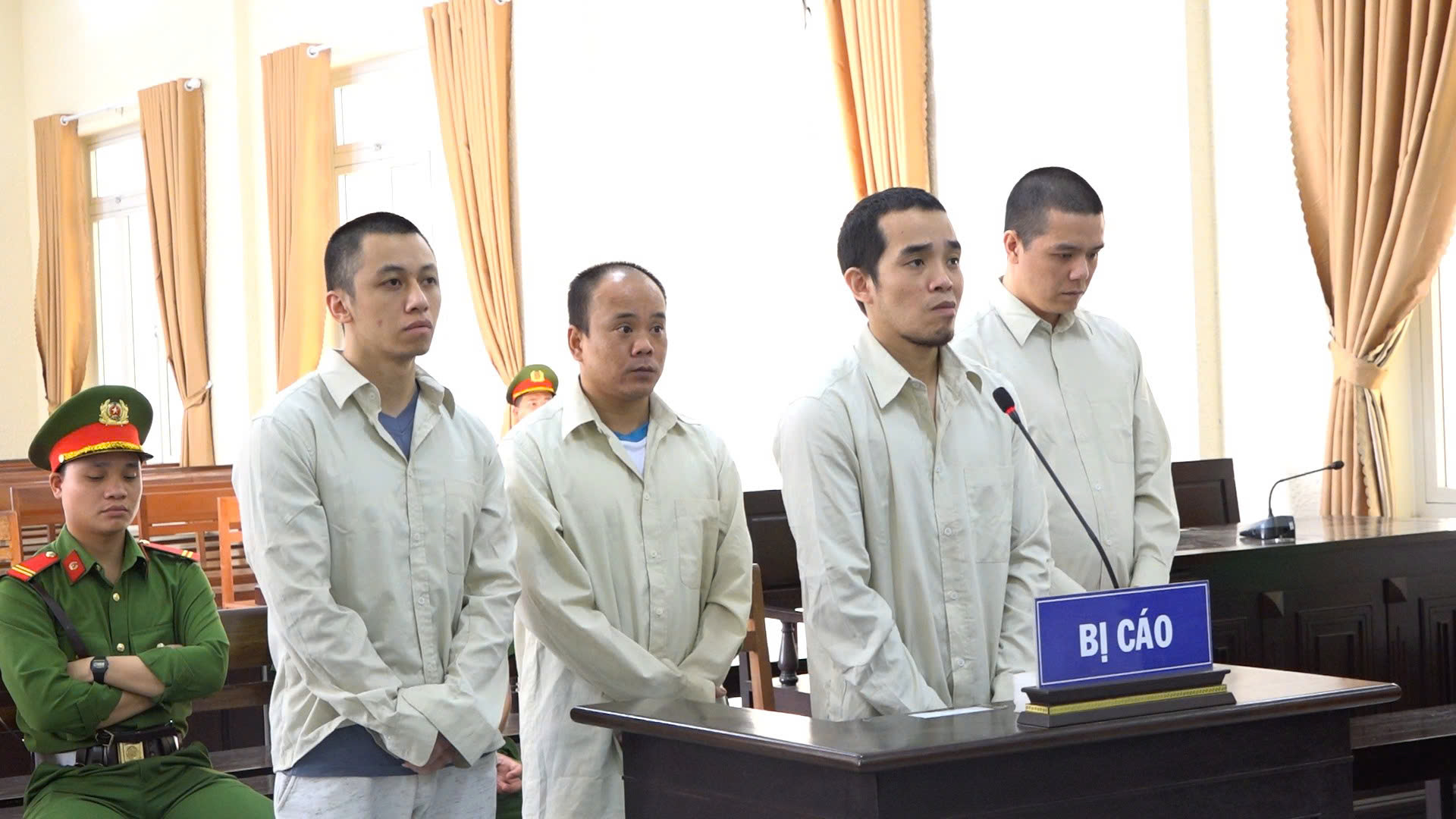 Bạn tù rủ nhau phạm tội, lãnh thêm 41 năm tù