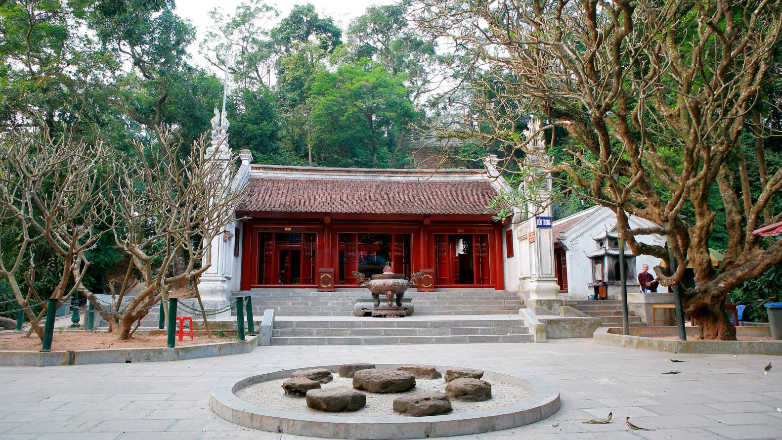 “Nhân nghĩa đào dân”*