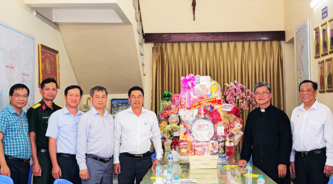Lãnh đạo TP Bảo Lộc thăm, chúc mừng các cơ sở tôn giáo nhân dịp Lễ Phục sinh