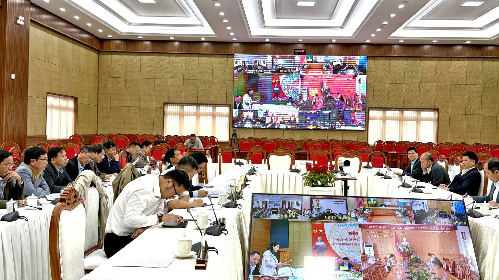 Phó Chủ tịch UBND tỉnh Lâm Đồng Đinh Văn Tuấn làm việc với Sở Y tế về tình hình hoạt động sau sắp xếp tổ chức bộ máy