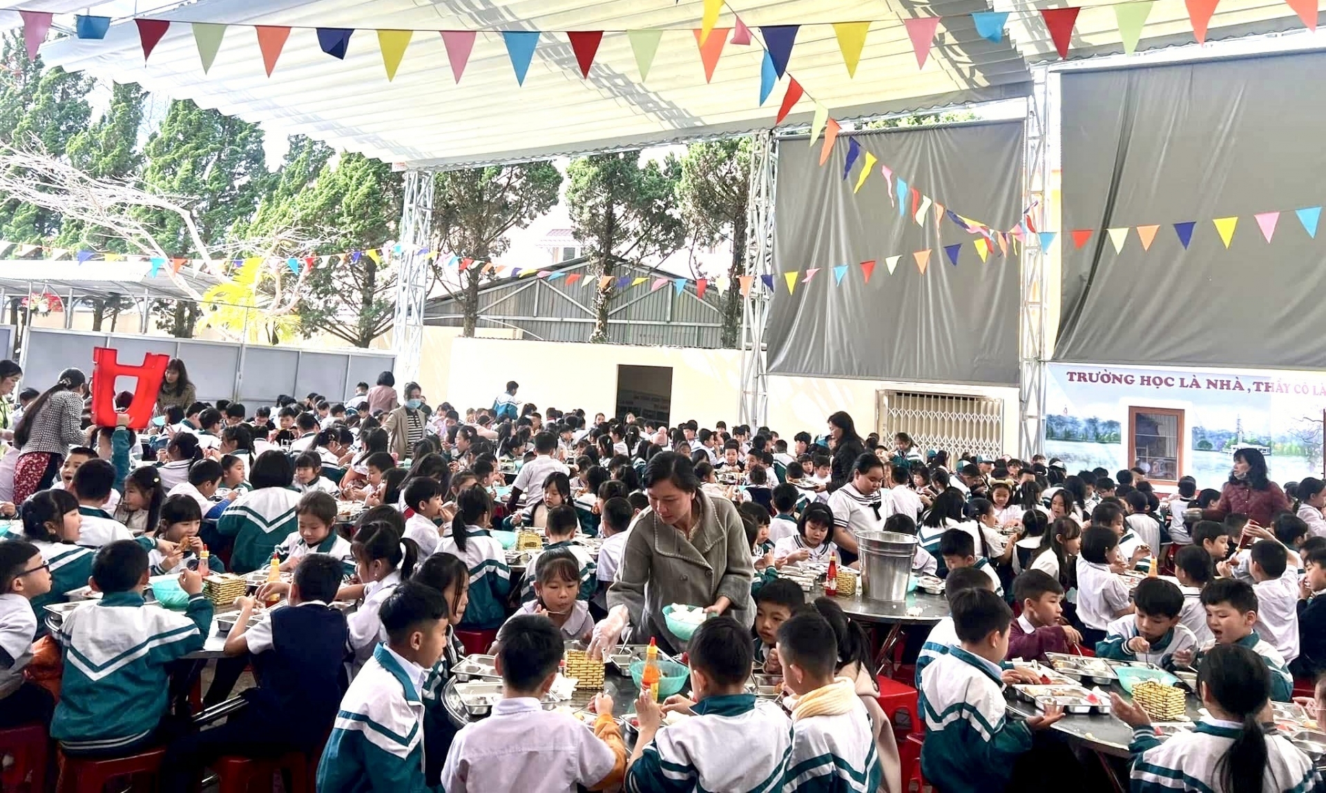 Chú trọng an toàn thực phẩm bếp ăn tập thể, dịch vụ ăn uống và thức ăn đường phố