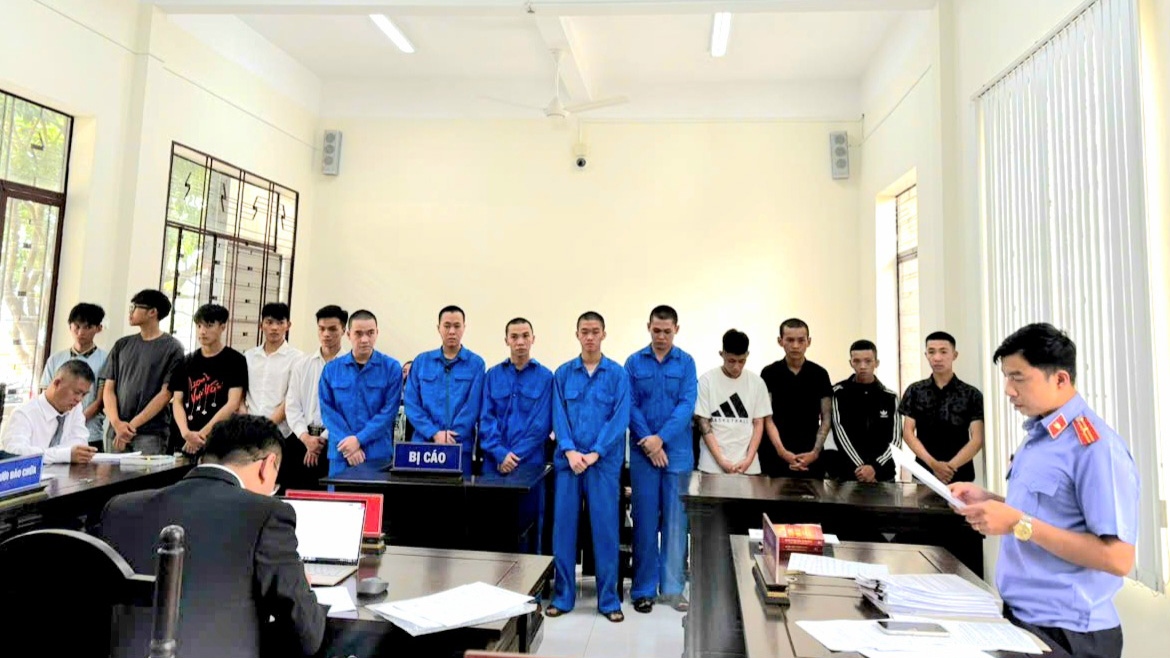 Gây rối trật tự công cộng, 15 thanh niên lĩnh án