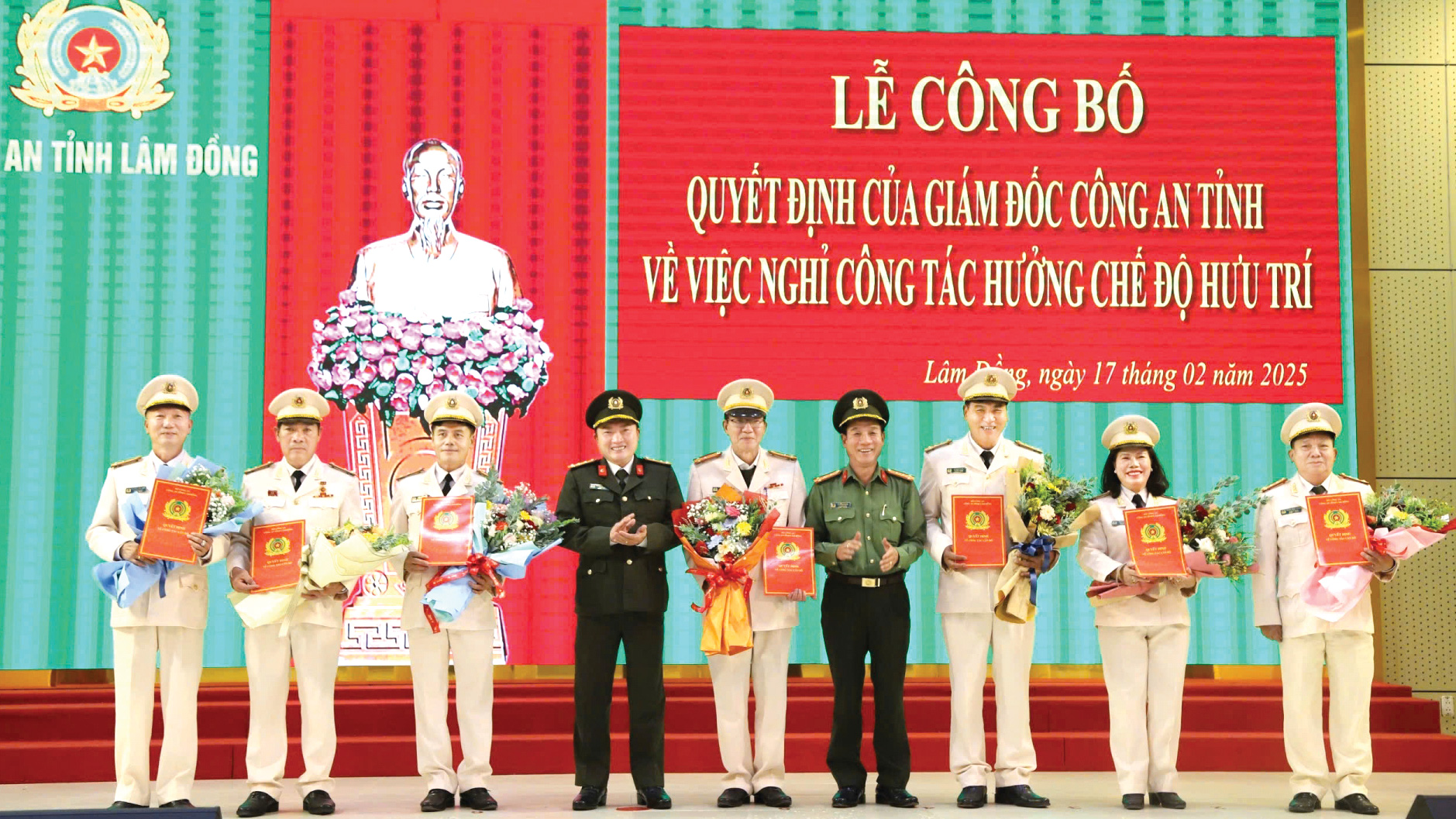 Xung phong nghỉ hưu trước tuổi vì sự phát triển chung