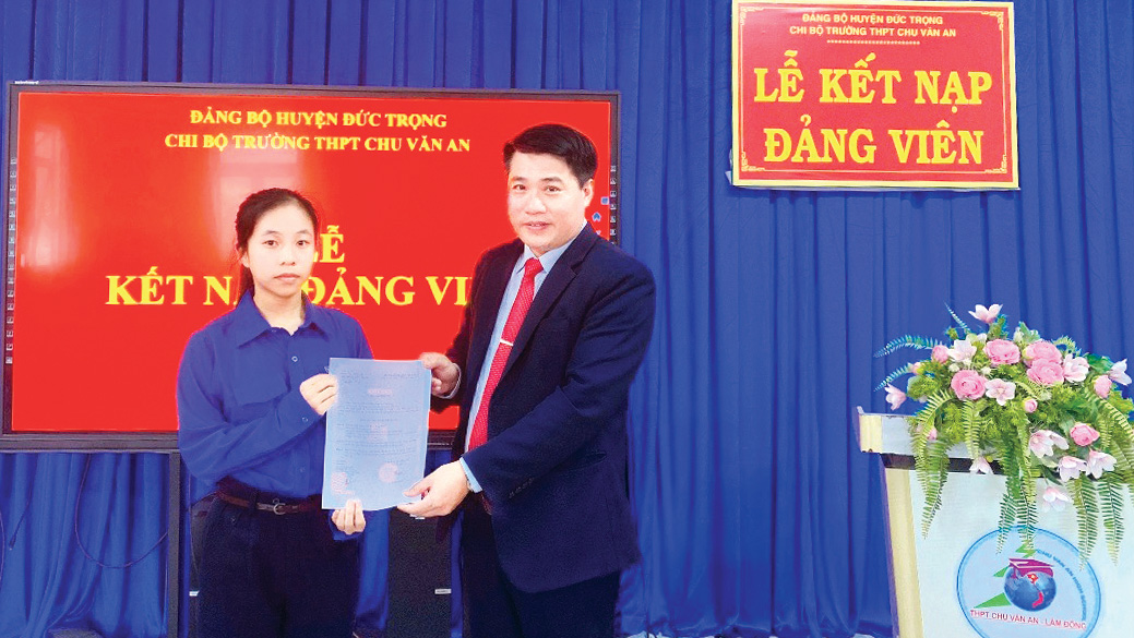 Đức Trọng chú trọng phát triển đảng viên trong học sinh