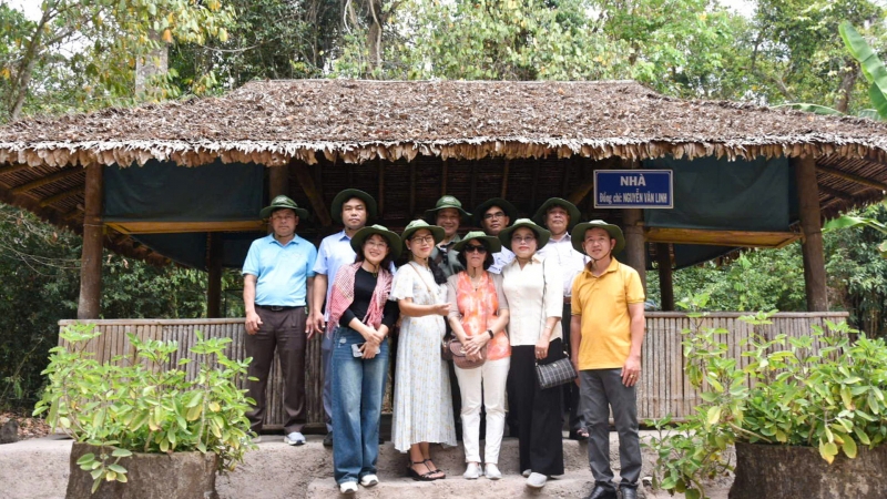 Tháng Tư về thăm Trung ương Cục miền Nam 