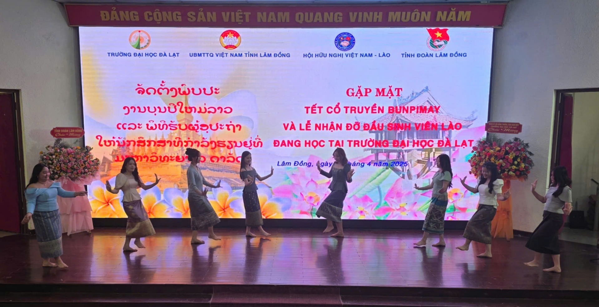 Điệu Lamvong trong Tết Bunpimay ở Trường Đại học Đà Lạt