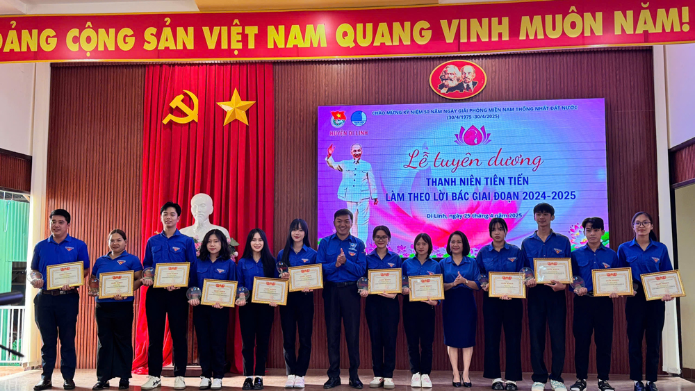 Di Linh tuyên dương 3 tập thể và 21 cá nhân làm theo lời Bác