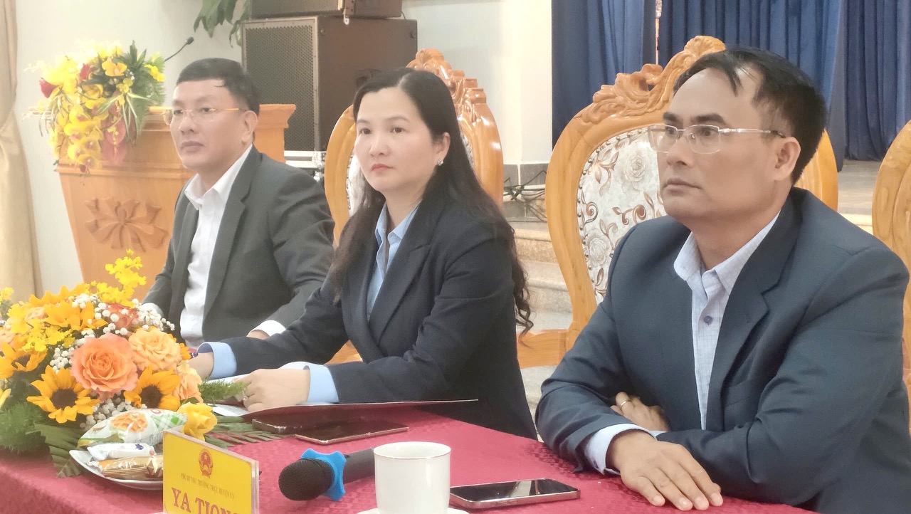 Lạc Dương: Gặp mặt nguyên lãnh đạo huyện nhân kỷ niệm 50 năm Ngày Giải phóng Lâm Đồng