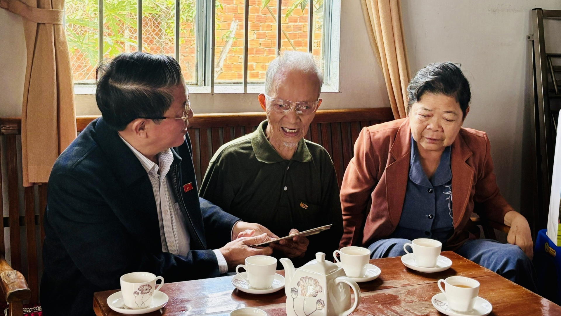 Phó Chủ tịch Quốc hội Nguyễn Đức Hải thăm gia đình chính sách tại huyện Đức Trọng