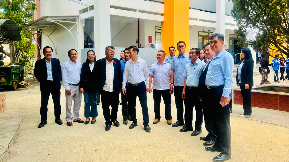 Đoàn Đại biểu Quốc hội giám sát việc thực hiện pháp luật môi trường tại TP Đà Lạt