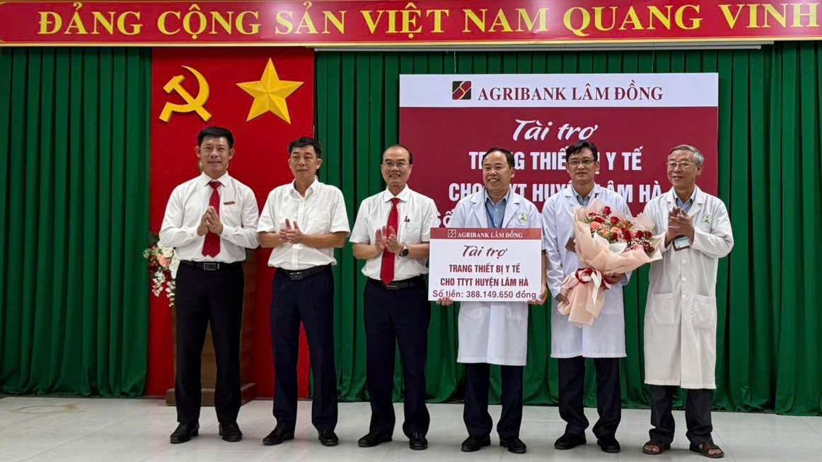 Agribank Chi nhánh tỉnh Lâm Đồng trao hỗ trợ trang thiết bị y tế tại Lâm Hà