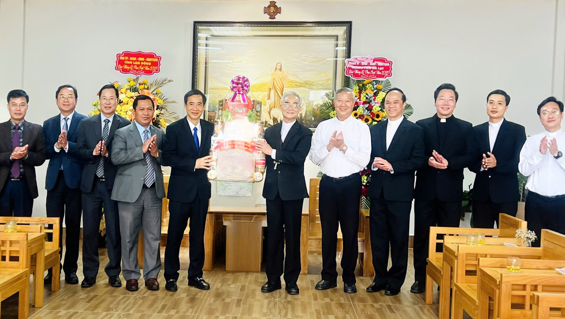 Lãnh đạo tỉnh Lâm Đồng thăm và chúc mừng các cơ sở tôn giáo nhân dịp Lễ Phục sinh